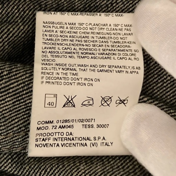 NWOT Dsquared2 Women Dark Blue
Denim Cropped Distressed Jean
Jacket sz 44 (US 8) - Picture 15 of 16